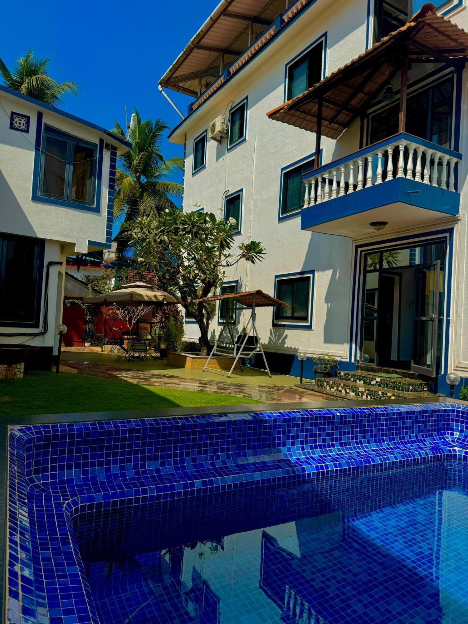 1Bhk Suites With Kitchen & Pool By Goaround Homes At Вагатор Экстерьер фото
